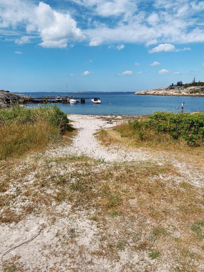 Guesthouse, Not Even A Minute Walk To The Ocean Kullavik Екстериор снимка